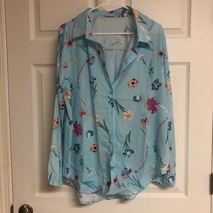 Long sleeve shirt with flower print.